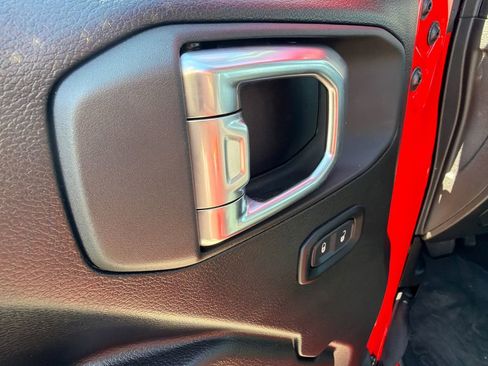 Used 2025 Jeep Gladiator Sport image 30