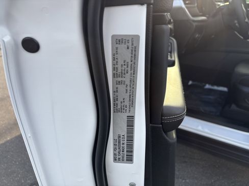 Used 2025 Jeep Grand Cherokee L Laredo image 36