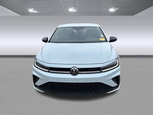 Used 2025 Volkswagen Jetta Sport image 8