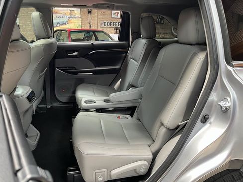 Used 2016 Toyota Highlander Limited AWD/4WD image 23