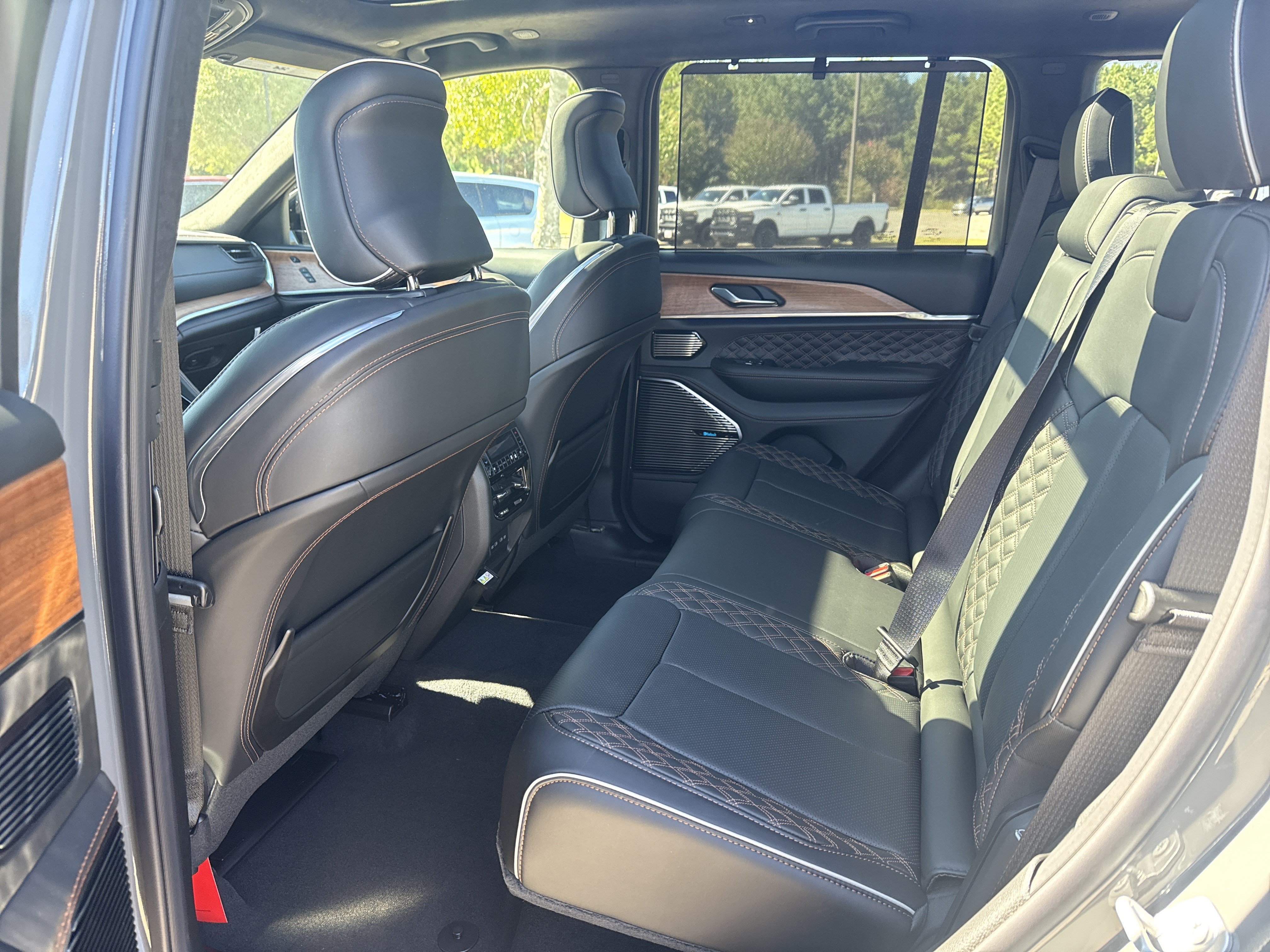New 2027 Jeep Grand Cherokee Summit AWD/4WD image 22