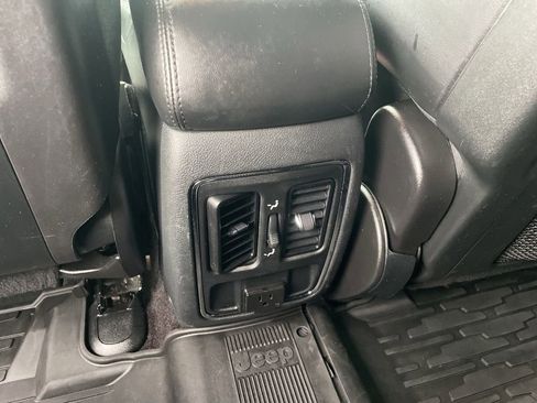 Used 2017 Jeep Grand Cherokee Altitude RWD image 19