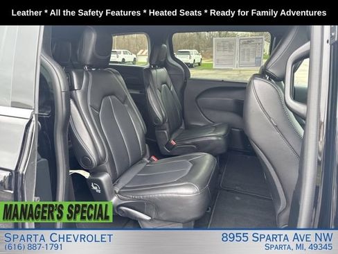 Used 2025 Chrysler Pacifica Select FWD image 27