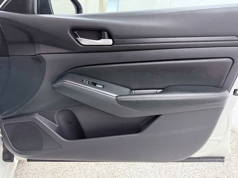 Used 2025 Nissan Altima 2.5 SV FWD image 16