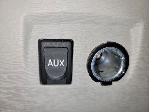 Used 2011 Toyota Sienna w/ Towing Pkg FWD image 22