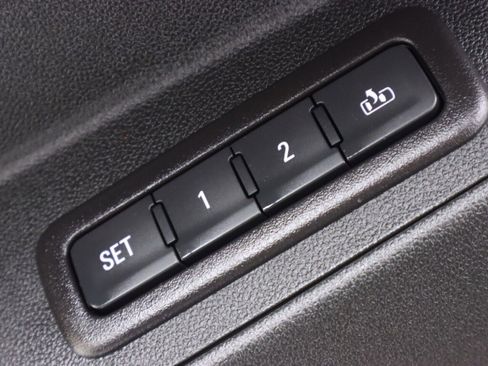 Used 2021 Chevrolet Equinox LT image 25