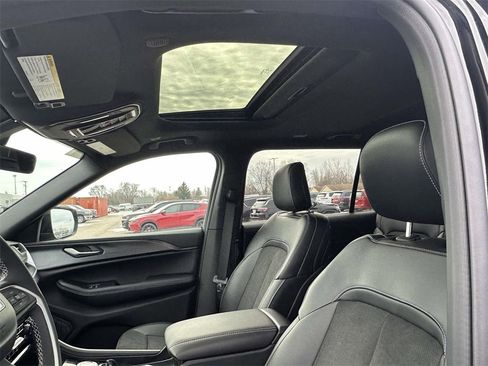 New 2025 Jeep Grand Cherokee L Altitude image 14