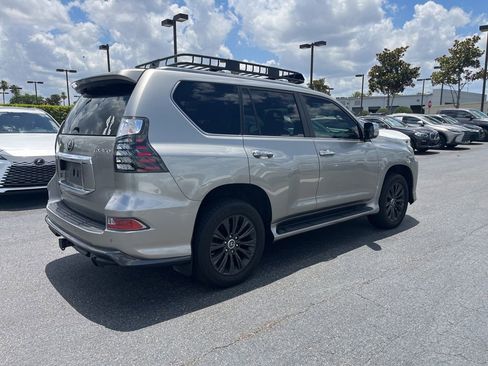 Used 2023 Lexus GX 460 Luxury w/ Sport Design Package AWD/4WD image 6
