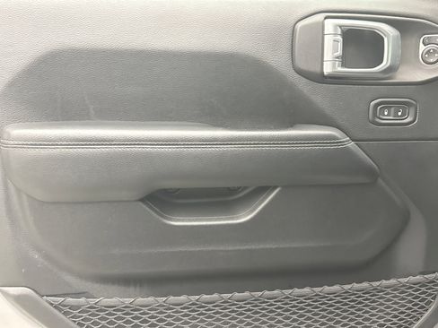 Used 2020 Jeep Wrangler Unlimited Sahara image 9