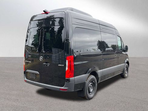 Used 2024 Mercedes-Benz Sprinter 2500 image 7