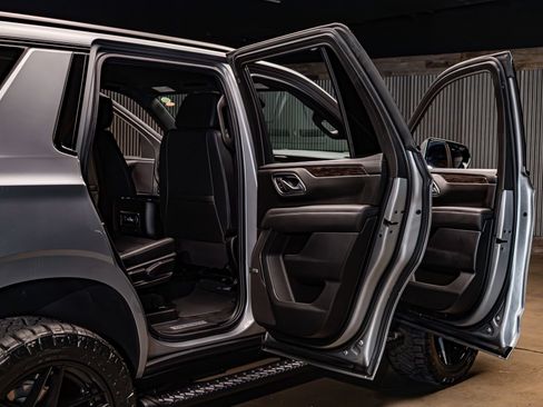 Used 2024 Chevrolet Tahoe Z71 w/ Off-Road Capability Package image 31