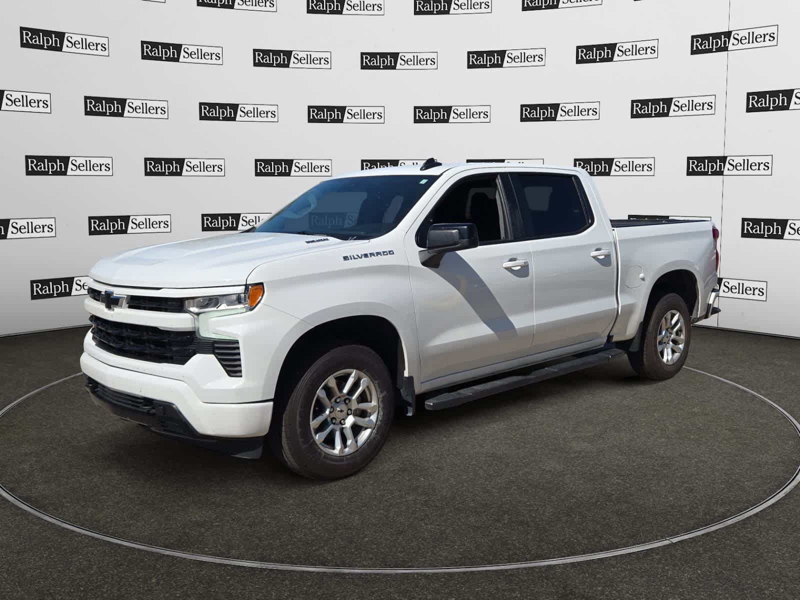 Used 2023 Chevrolet Silverado 1500 RST RWD image 2