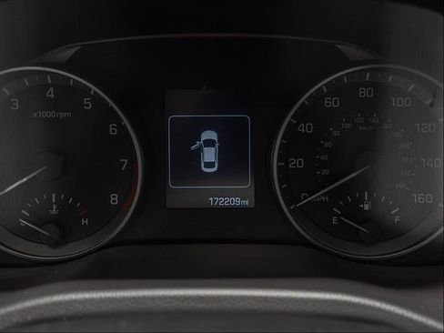 Used 2018 Hyundai Elantra SEL w/ Cargo Package FWD image 3