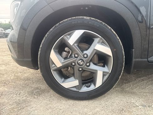 Used 2023 Hyundai Venue SEL FWD image 15