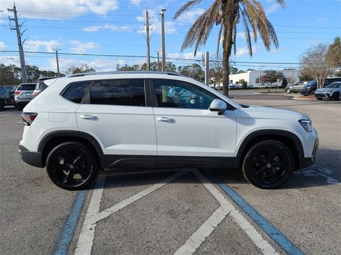 New 2026 Volkswagen Taos SEL image 7