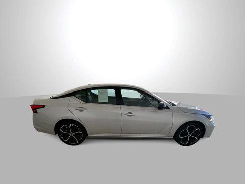 Used 2023 Nissan Altima 2.5 SR image 9