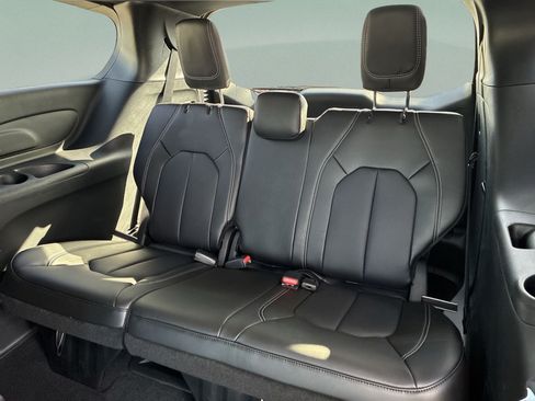 New 2026 Chrysler Pacifica Select w/ S Appearance Package FWD image 40