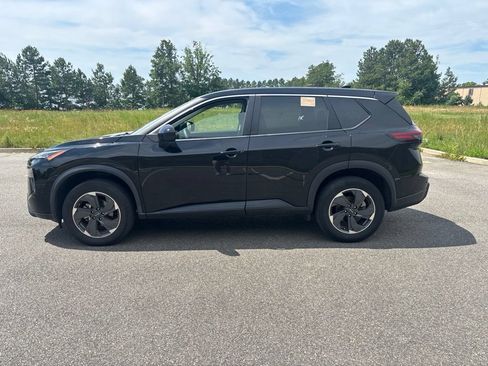 Used 2024 Nissan Rogue SV FWD image 4