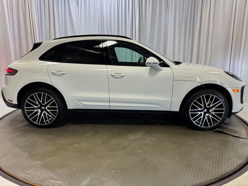 Used 2025 Porsche Macan w/ Premium Package Plus AWD/4WD image 40