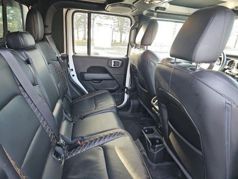 Used 2023 Jeep Gladiator Overland image 16