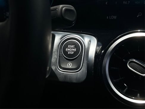 Used 2021 Mercedes-Benz GLB 250 4MATIC w/ Premium Package image 31