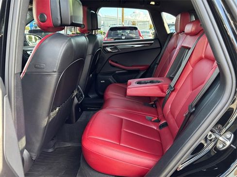 Used 2022 Porsche Macan image 30