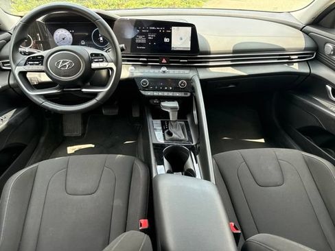 Used 2023 Hyundai Elantra SEL w/ Convenience Package FWD image 4