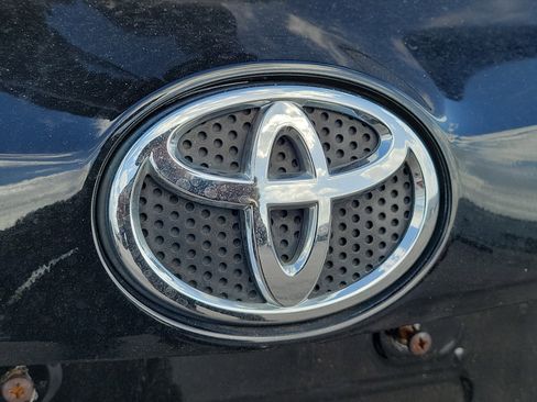 Used 2016 Toyota RAV4 SE image 10