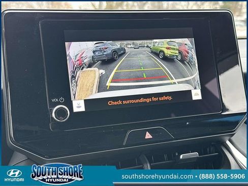 Used 2023 Toyota Venza LE image 30