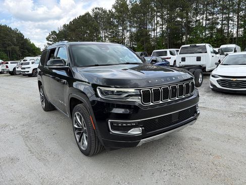 Used 2024 Jeep Wagoneer Series III w/ Premium Group I AWD/4WD image 5