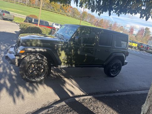 Used 2022 Jeep Wrangler Unlimited Sport image 7