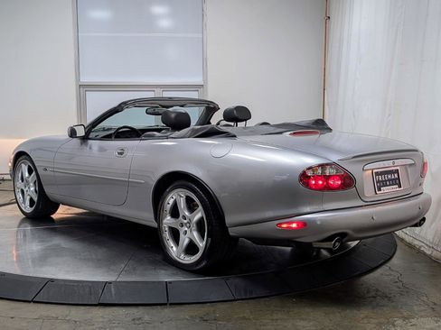 Used 2001 Jaguar XKR Convertible image 7