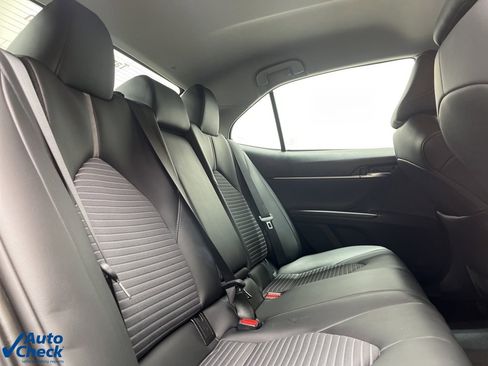 Used 2022 Toyota Camry SE image 16