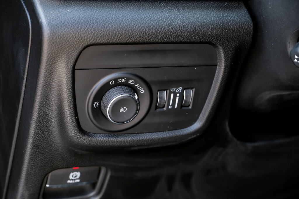 Used 2023 Jeep Grand Cherokee Overland AWD/4WD image 40