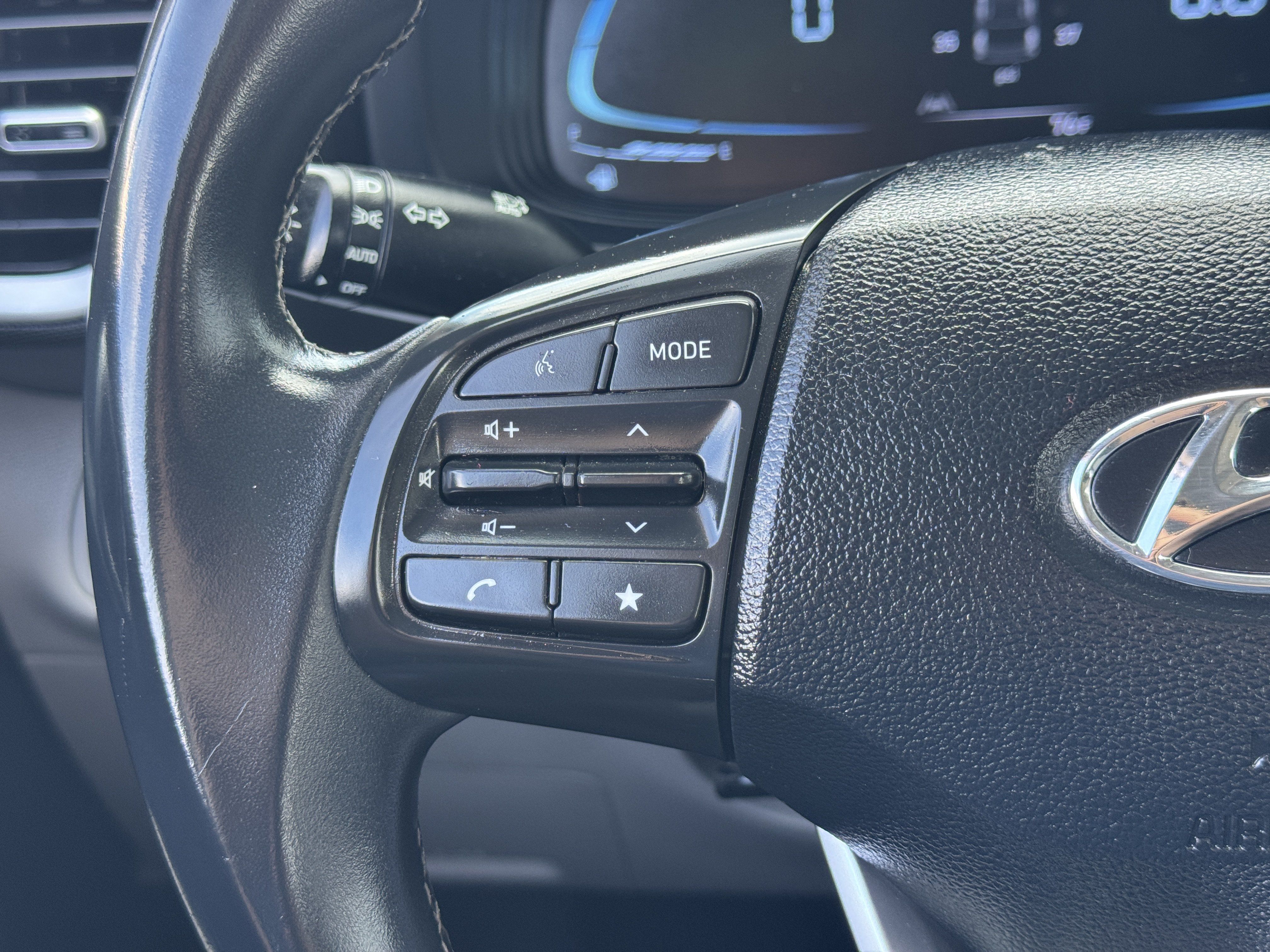 Used 2023 Hyundai Venue SEL FWD image 30