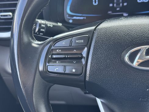 Used 2023 Hyundai Venue SEL image 30