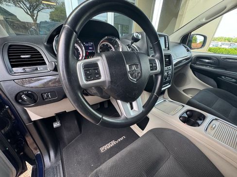 Used 2016 Dodge Grand Caravan SXT w/ Rear Park Assist Package FWD image 22
