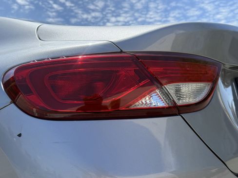 Used 2015 Chrysler 200 Limited FWD image 12