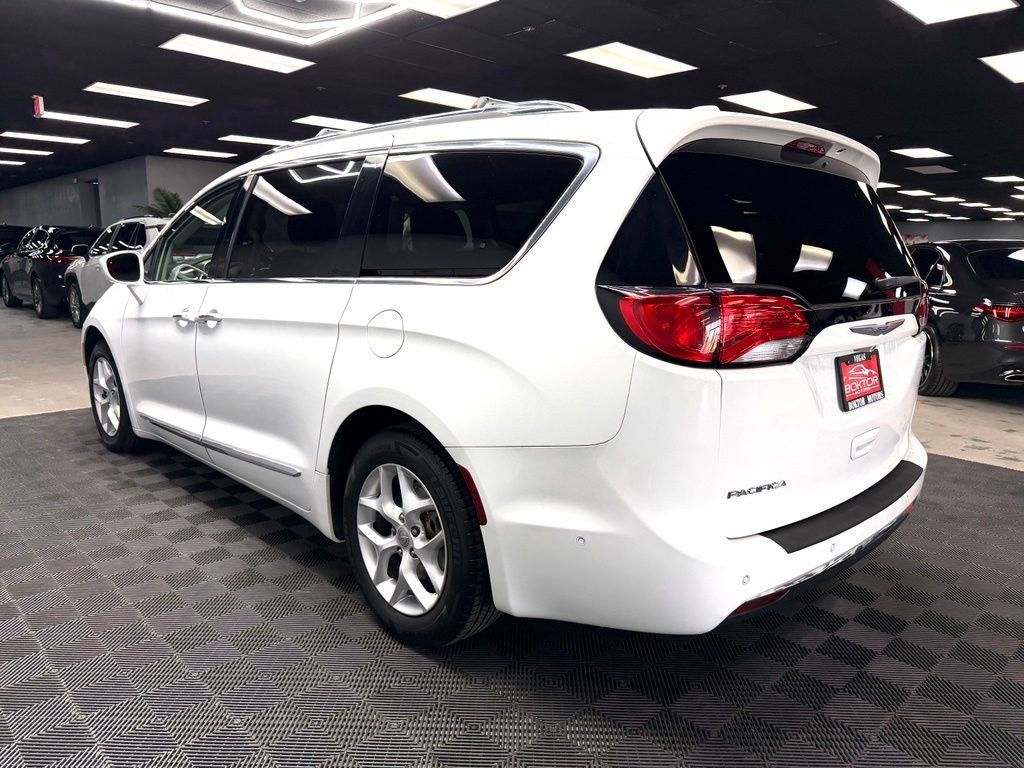 Used 2018 Chrysler Pacifica Touring-L Plus w/ Advanced Safetytec Group FWD image 11