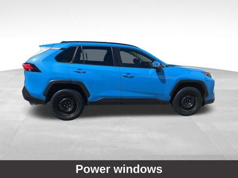 Used 2021 Toyota RAV4 LE AWD/4WD image 11