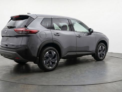 Used 2025 Nissan Rogue SV AWD/4WD image 9