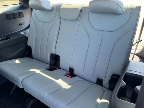 Used 2025 Hyundai Palisade SEL FWD image 18