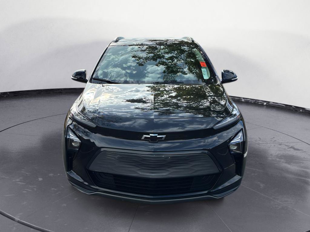 Used 2023 Chevrolet Bolt EUV LT w/ Convenience Package FWD image 3
