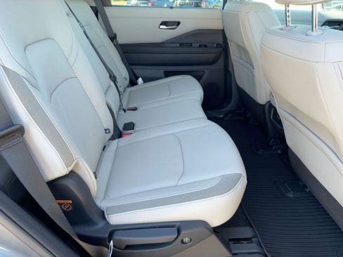 New 2025 Nissan Pathfinder SL image 29
