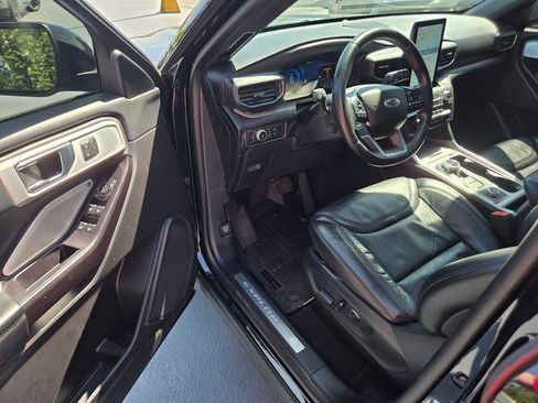 Used 2020 Ford Explorer Platinum w/ Premium Technology Package AWD/4WD image 20
