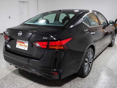 Used 2024 Nissan Altima 2.5 SV FWD image 7