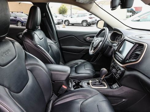 Used 2017 Jeep Cherokee Limited FWD image 18