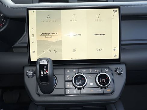 New 2026 Land Rover Defender 110 X-Dynamic SE image 23