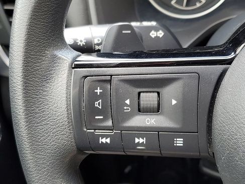 Used 2021 Nissan Rogue S FWD image 11