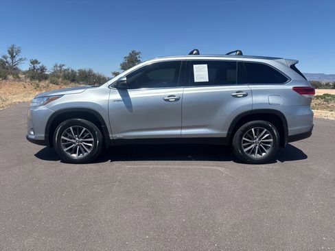 Used 2019 Toyota Highlander XLE AWD/4WD image 8